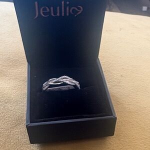 Jeulia Silver Twisted Band Ring